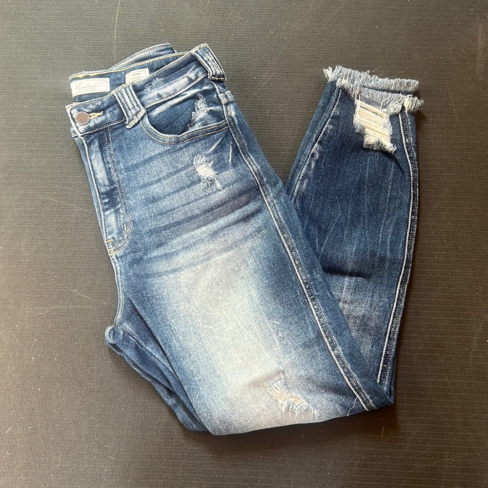 Kancan ultra high rise kurvy ankle skinny jean. 27x26